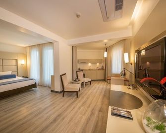 My Hotel - איזמיר - חדר שינה