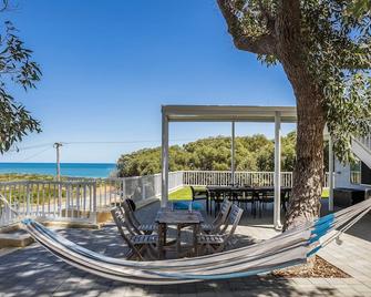 Seaclusion Cottage - Modern renovated beach house - Guilderton - Balcony