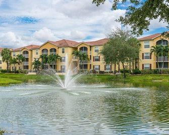 Renovated | Resort Like Condo | Salt Water Pool | Fort Myers - Fort Myers - Building