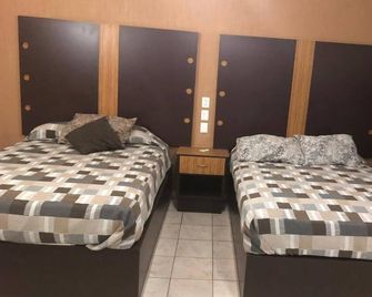 Hotel El Carmen - León - Bedroom