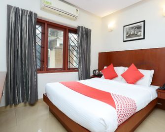 Oyo 16864 Soubhagya Residency - Thalassery - Bedroom