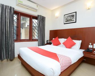 Oyo 16864 Soubhagya Residency - Thalassery - Bedroom