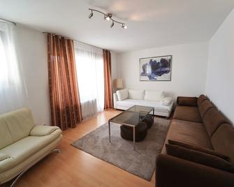Spacious apartment in the heart of Stuttgart. - שטוטגרט - סלון