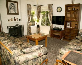 Private Quiet House Centrally Located - Oceanside - Sala de estar
