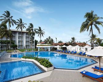 Berjaya Hotel Colombo - Dehiwala-Mount Lavinia - Piscina