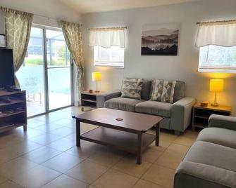 4 Bedroom Value Plus Home with Private Pool - Orlando - Sala de estar