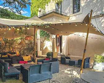 B&B Demeure Saint Louis - Carcasona - Patio