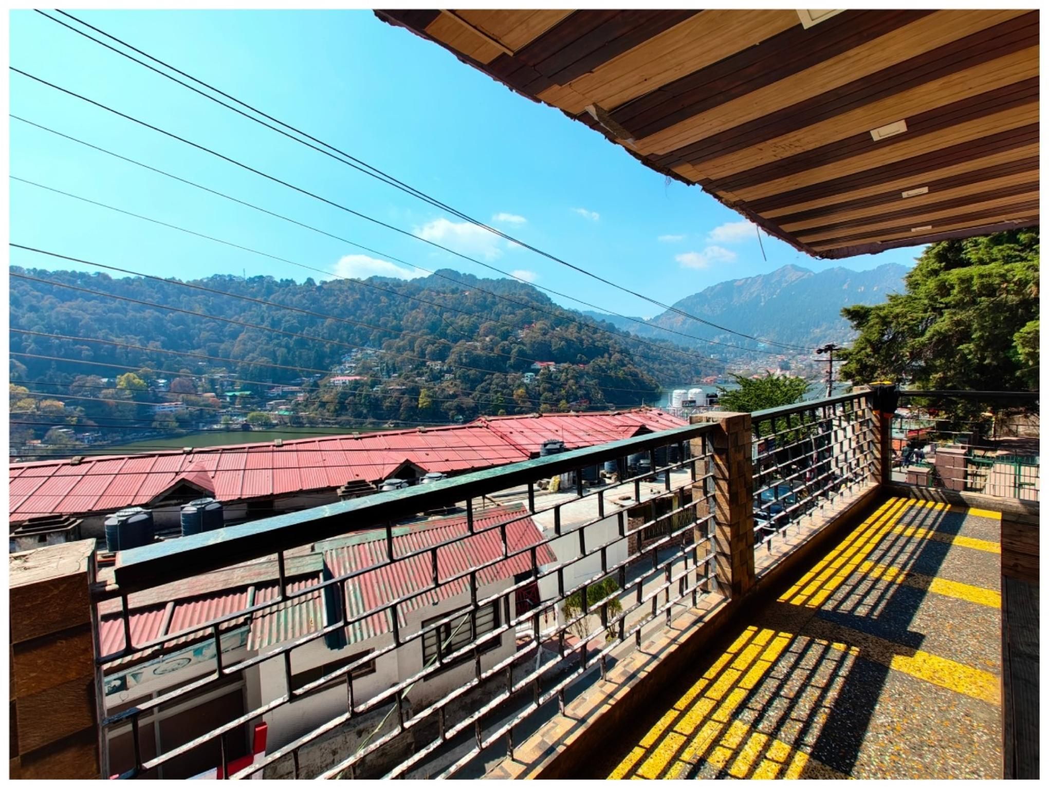 Goroomgo Vinayak Lake View Near Mall Road Nainital - Nainital - Balcon