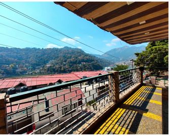 Goroomgo Vinayak Lake View Near Mall Road Nainital - Nainital - Balcon