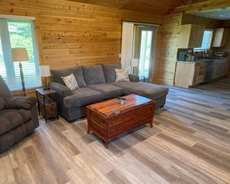 4th July Weekend And Fall 2026 Ready to Book. Book Early to Secure Spot - Sturgeon Bay - Вітальня