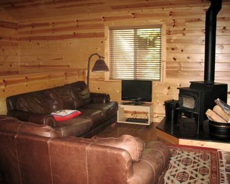 Exceptional Riverside Cabin Rental in the Trees near Pinecrest Lake, California - Strawberry (Tuolumne County) - Living room