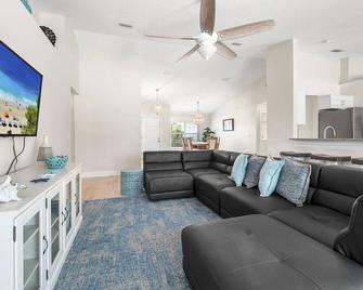 Complete Searenity By Vtrips - Palm Coast - Living room