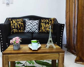 100 Mts From Malecon Weeklymonthly Discount - Samaná - Sala de estar