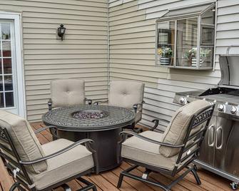10mins to IU/Close to Lake Lemon/Pet Friendly/ - Bloomington - Patio