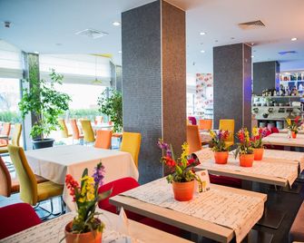 Aqua Hotel - Warna - Restaurant