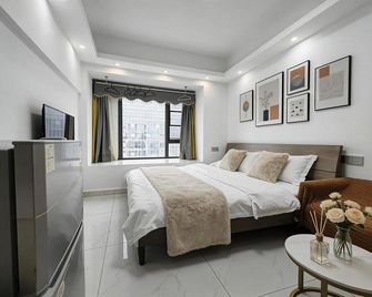 Ruijing Youzhu Apartment (Chengdu East Railway Station West Plaza) - Chengdu - Bedroom