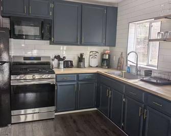 Charming Loch Lomond 2-bedroom cabin - Middletown