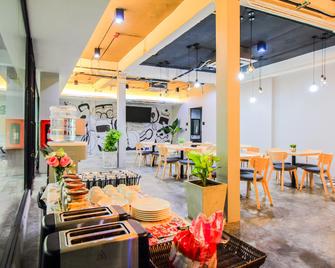 All Day Hostel - Bangkok - Restaurante