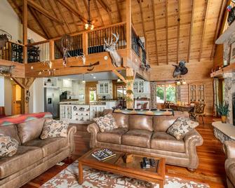 Hidden Cove - Rutherfordton - Living room
