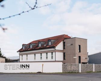 Step Inn The Fair Hotel - Rosbach vor der Höhe - Gebäude