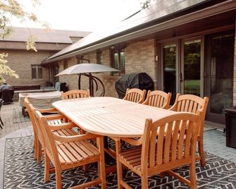 Horse farm house on 39 acres - Hinckley - Innenhof