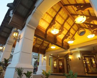 Hotel Vijayetha - Nāgercoil - Building