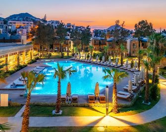 Suum Bodrum Hotel & Beach - Adult Only - Akyarlar - Piscina