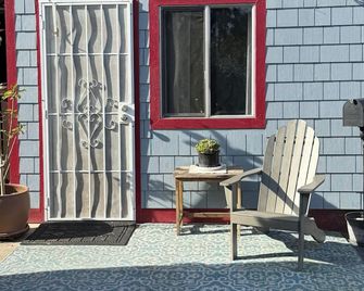 Peaceful Goat Farm Retreat, Cozy 1 BR Guest House in Poway with AC - Poway - Innenhof