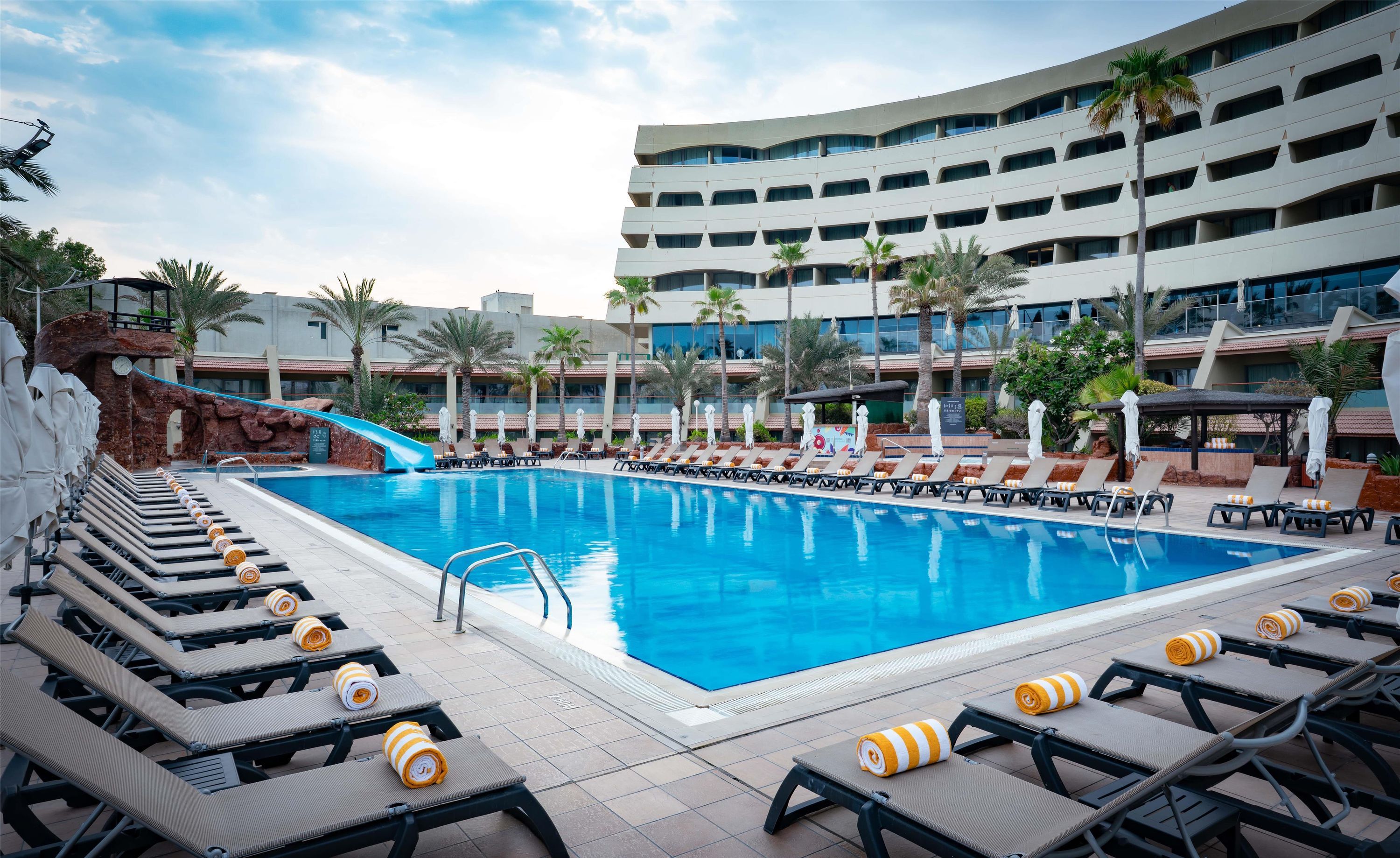 Occidental Sharjah Grand - Charjah - Piscine