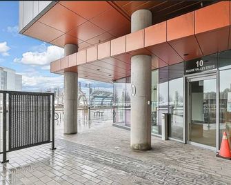 In Heart of Markham Unionville, close to entertainment district. - Markham - Building