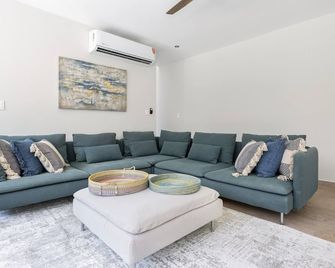 Yaax Jungle Villa Oasis: With Beachclub Access - Xpu Há - Sala de estar