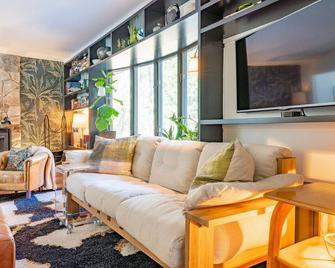 Secluded House w/ Hot Tub, FP & Fenced Garden - Stone Ridge - Sala de estar