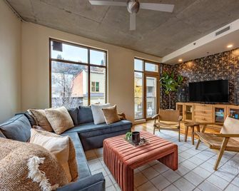 Doppio Perch 1 Bedroom Condo - Hood River - Living room