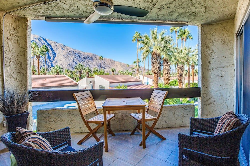 Views, Views, Views! - פאלם ספירנגס - פטיו