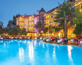 Dosi Hotel - סידה - בריכה