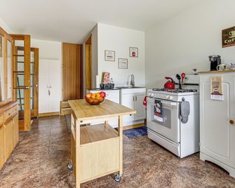 9 Acres, Pick Your Own Apples: Cabin in Arlington! - Arlington