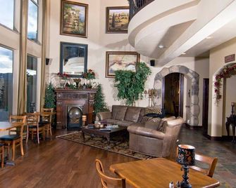 Arrowhead Manor Bed & Breakfast Inn & Event Center - Morrison - Lobby