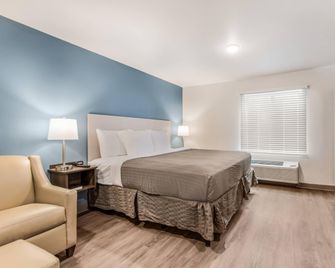 Woodspring Suites Charlotte - University Research Park - Charlotte - Bedroom