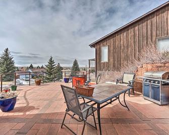 Upscale Laramie Home with Hot Tub and Patio! - Laramie - Balcony
