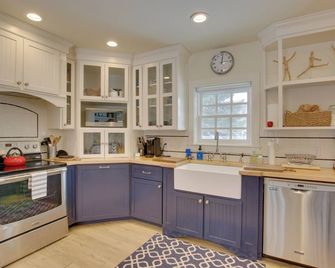 Historic Albion Mountain Cottage on Quiet Street! - Albion - Kitchen