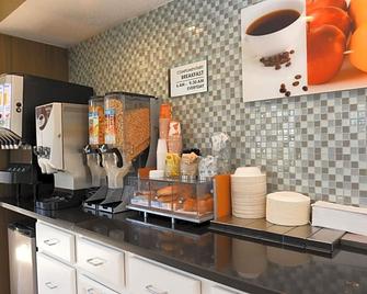 Capital Inn and Suites - Rensselaer - Buffet