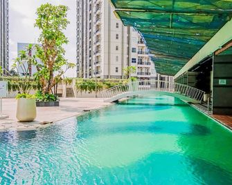 Minimalist Studio Room Near Campus At Pacific Garden Alam Sutera Apartment - Tangerang City - Piscine