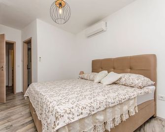 Apartment Nedjeljka - Drage - Habitación