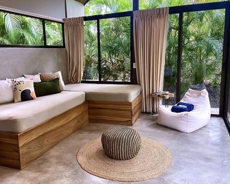 Villa Kawai at Villas Kalei Private Boutique Hotel in Playa Grande Guanacaste CR - Playa Grande - Вітальня