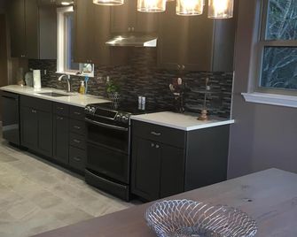 Enjoy our beautifully remodeled Lake Buchanan Waterfront home & multiple decks - Burnet - Cucina