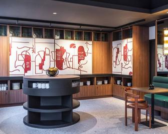 Le Lumière - Lyon - Front desk
