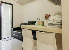 Luxurious and Convenient 2BR 19 Avenue Apartment - Tangerang City - Cucina