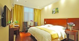 Greentree Inn Linyi International Convention Center Express Hotel - Linyi - Bedroom