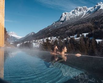 Latemar - Hotel Suites Spa - Soraga - Piscina