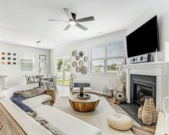 Premier Host - Serene Coastal Retreat: Charming Bethany Beach Home! - Ocean View - Sala de estar